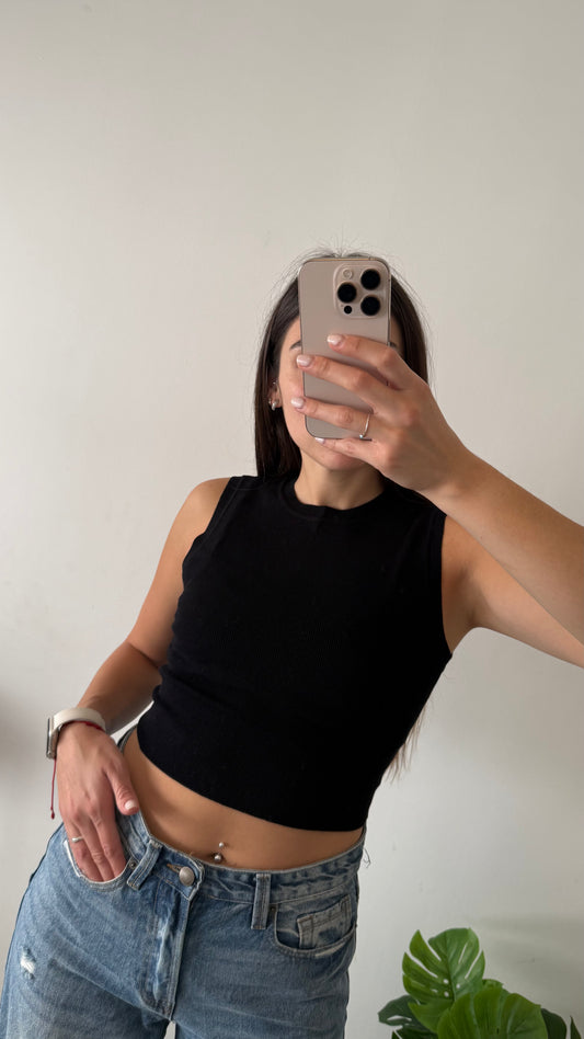 Musculosa básica negra de hilo talle M